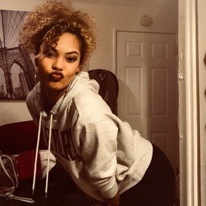 Meet your Posher, Ajene